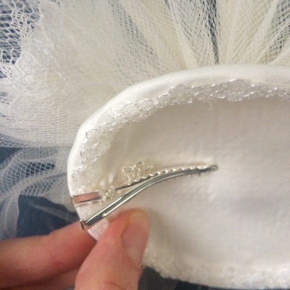 Bridal Vintage Hat w/ Attached Flowers and Blusher main image 5